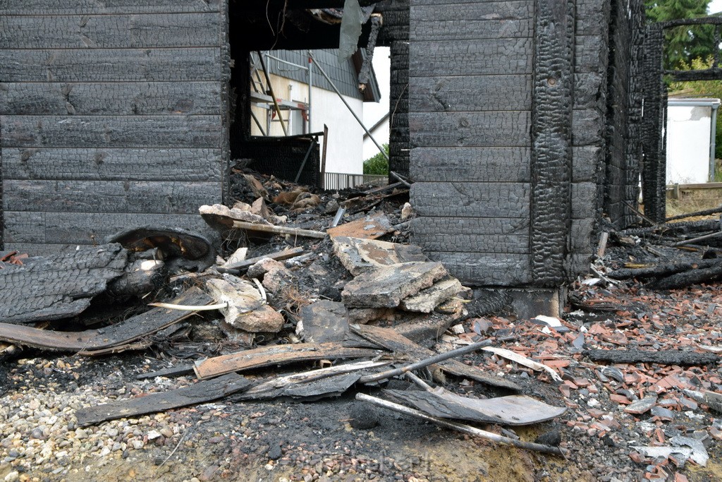 Schwerer Brand in Einfamilien Haus Roesrath Rambruecken P136.JPG - Miklos Laubert